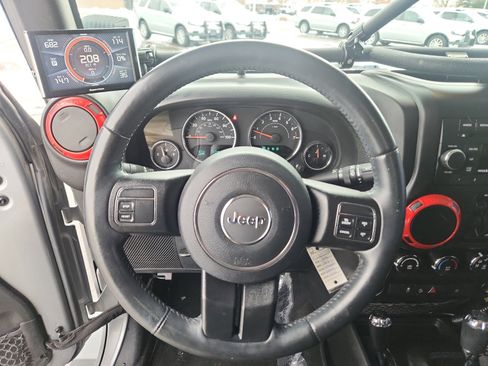 Used 2016 Jeep Wrangler Unlimited Sahara image 10