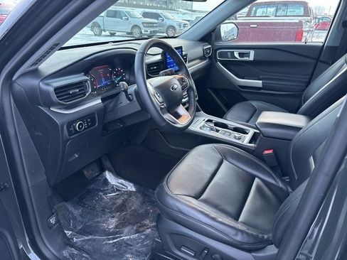 Used 2023 Ford Explorer XLT w/ Equipment Group 202A image 8