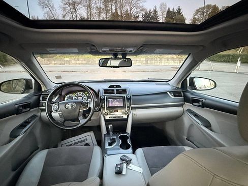 Used 2013 Toyota Camry XLE w/ Leather Pkg image 16