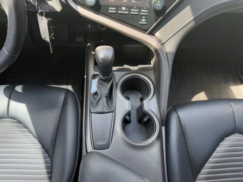 Used 2021 Toyota Camry SE FWD image 2