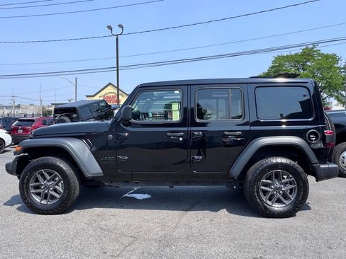 Used 2025 Jeep Wrangler Unlimited Sport AWD/4WD image 4