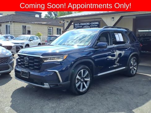 Used 2024 Honda Pilot Touring image 1