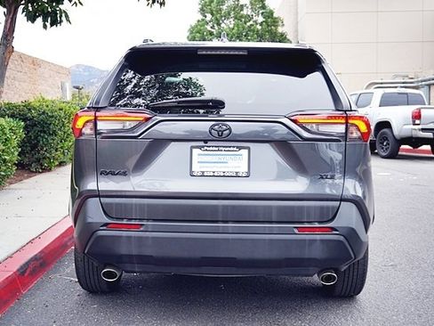 Used 2021 Toyota RAV4 XLE image 9