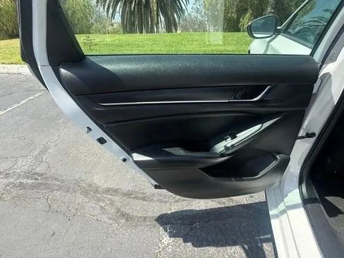 Used 2018 Honda Accord LX image 11
