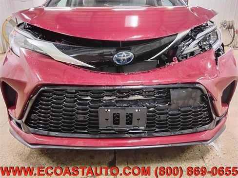 Used 2024 Toyota Sienna XSE w/ XSE Plus Package AWD/4WD image 16