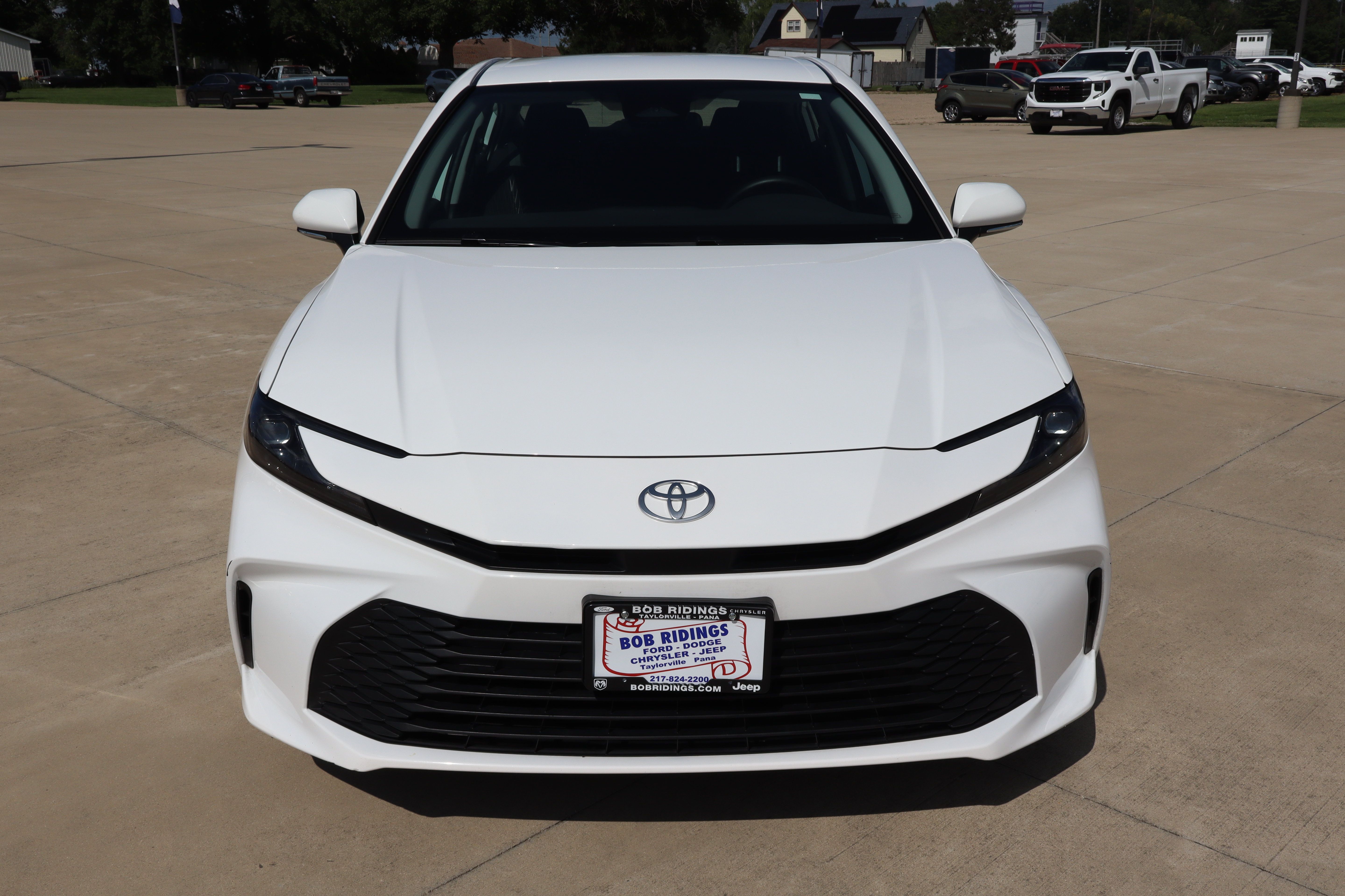 Used 2025 Toyota Camry LE FWD image 2
