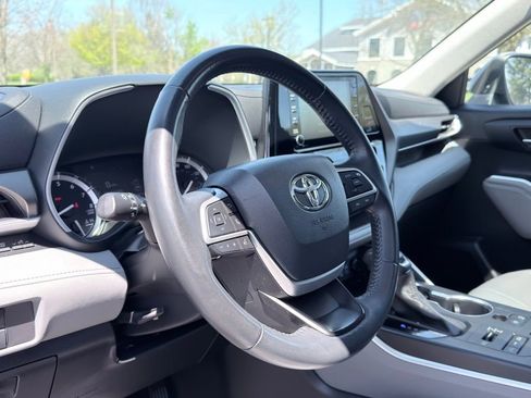 Used 2022 Toyota Highlander XLE image 21