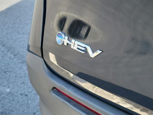Certified 2026 Toyota Sienna LE FWD image 8