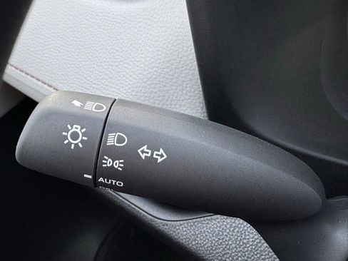 Used 2025 Toyota RAV4 XLE image 27