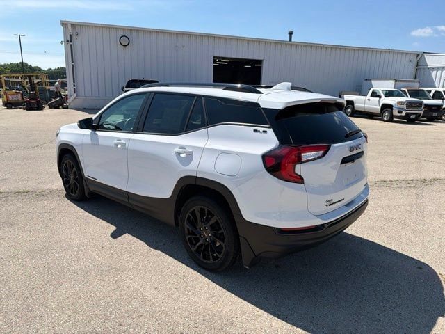 Used 2023 GMC Terrain SLE w/ Driver Convenience Package AWD/4WD image 3