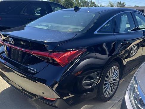 Used 2021 Toyota Avalon Limited w/ Advanced Safety Package FWD image 2