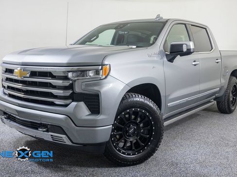 Used 2025 Chevrolet Silverado 1500 High Country w/ Technology Package AWD/4WD image 3