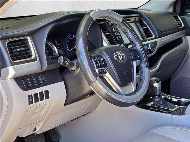 Used 2015 Toyota Highlander XLE FWD image 9