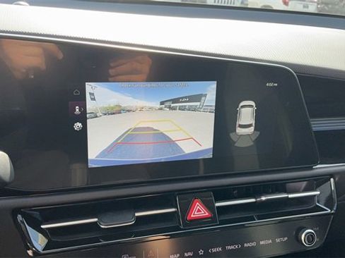 Used 2024 Kia Niro EX Touring image 27