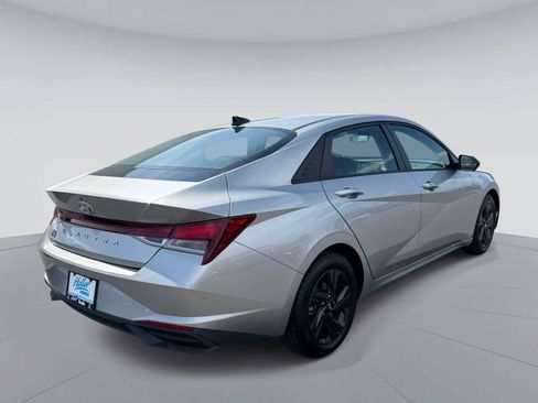 Used 2021 Hyundai Elantra SEL FWD image 4