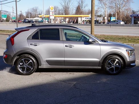 Used 2025 Kia Niro EX w/ EX Cold Weather Package image 21