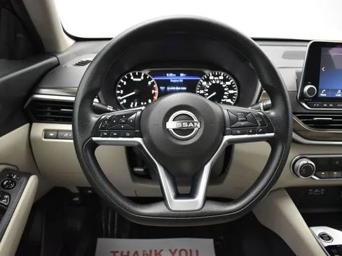 Used 2025 Nissan Altima 2.5 SV FWD image 19