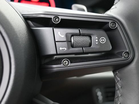 Used 2025 Porsche 911 Carrera image 9