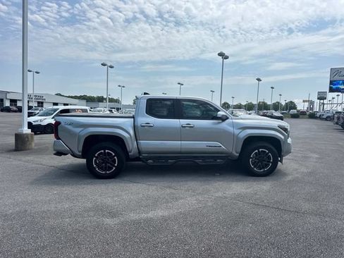 Used 2026 Toyota Tacoma 2WD Double Cab image 3
