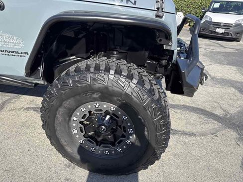 Used 2014 Jeep Wrangler Unlimited Rubicon w/ Connectivity Group AWD/4WD image 11
