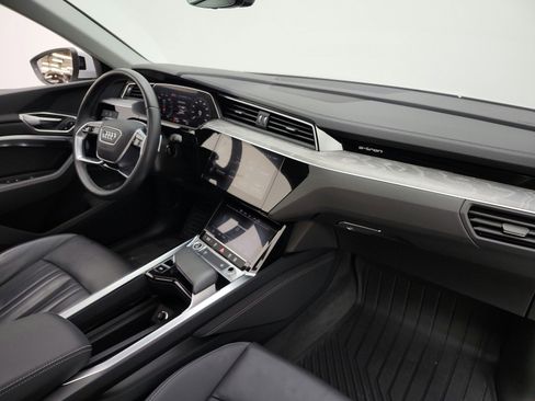 Used 2024 Audi Q8 e-tron Premium AWD/4WD image 20