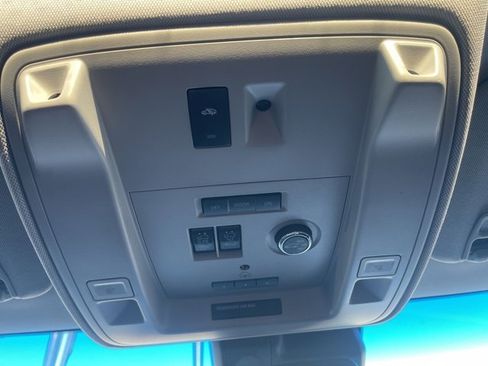 Used 2018 GMC Yukon Denali w/ Denali Ultimate Package image 30