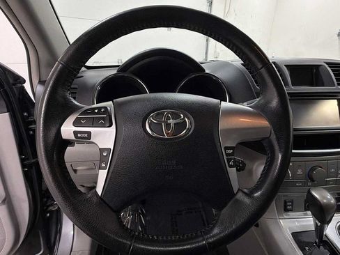 Used 2013 Toyota Highlander SE AWD/4WD image 16