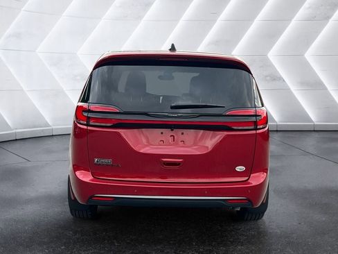 New 2026 Chrysler Pacifica Select image 5