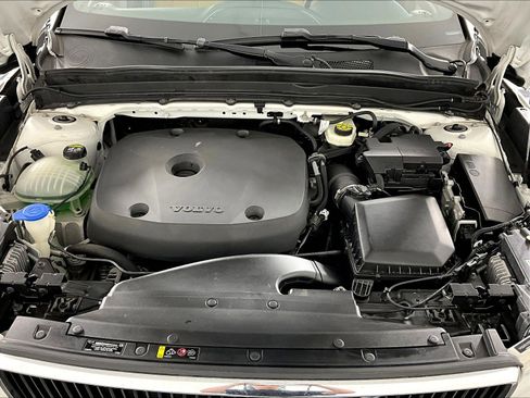 Used 2019 Volvo XC40 T5 Momentum AWD/4WD image 29