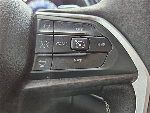 Used 2024 Jeep Grand Cherokee L Limited w/ Luxury Tech Group II AWD/4WD image 17