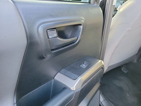 Used 2017 Toyota Tacoma SR5 image 13