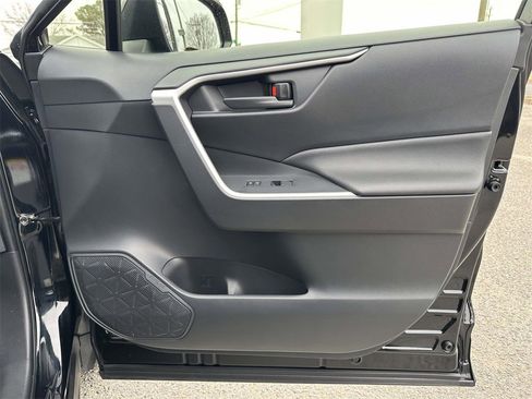 Certified 2019 Toyota RAV4 LE image 11