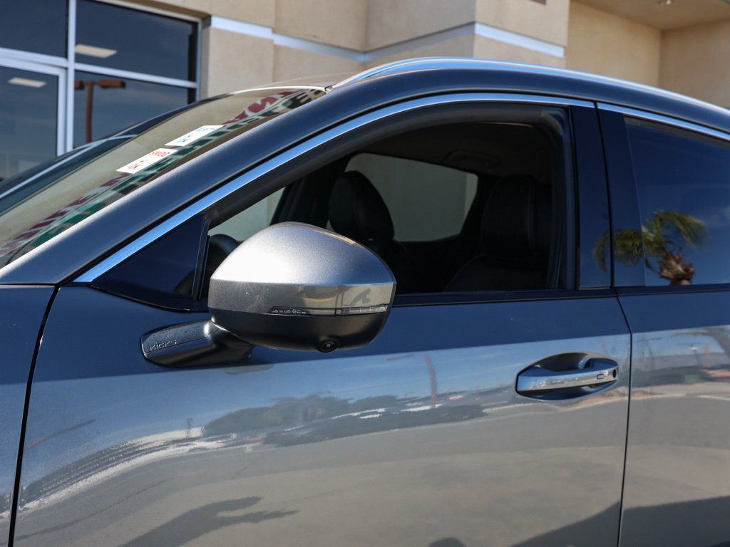 Used 2025 Nissan Kicks SR FWD image 13