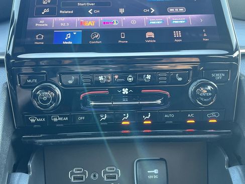 New 2025 Jeep Grand Cherokee Limited w/ Luxury Tech Group II image 7