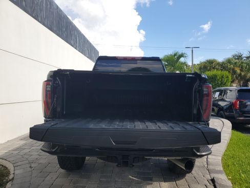 Used 2025 GMC Sierra 2500 AT4X AWD/4WD image 10