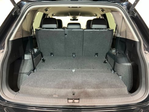 Used 2024 Volkswagen Tiguan SE image 23