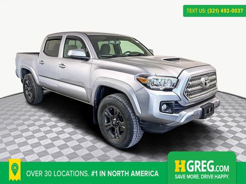 Used 2017 Toyota Tacoma TRD Sport image 1