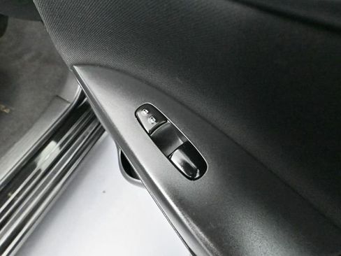 Used 2018 Nissan Sentra S image 38