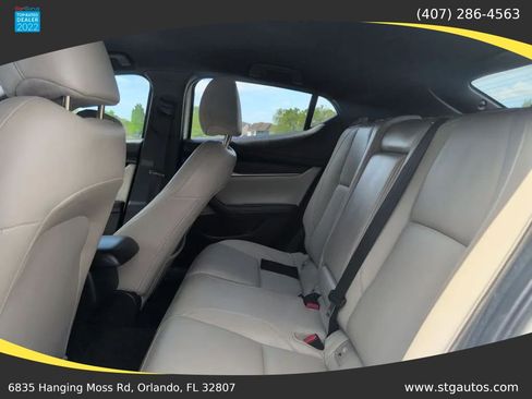Used 2020 MAZDA MAZDA3 Hatchback w/ Preferred Package FWD image 15