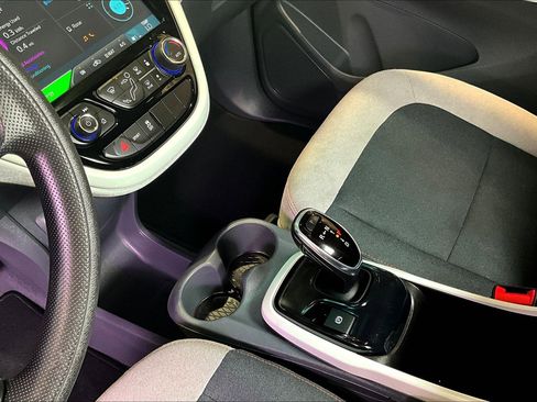 Used 2021 Chevrolet Bolt LT FWD image 18
