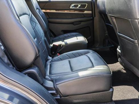 Used 2018 Ford Explorer Platinum image 28