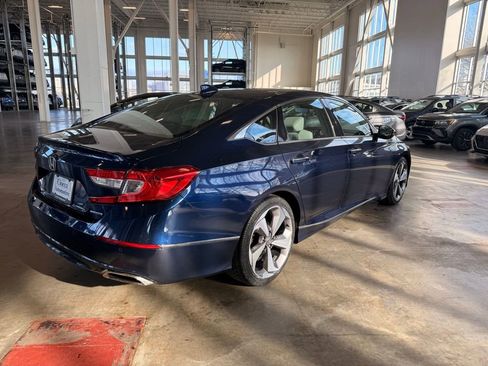 Used 2018 Honda Accord Touring image 3