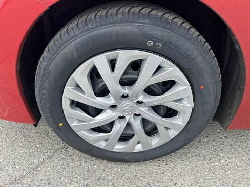 Used 2018 Toyota Corolla LE image 7