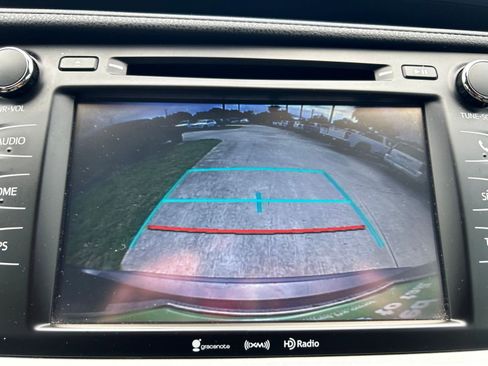 Used 2019 Toyota Highlander Plus FWD image 30