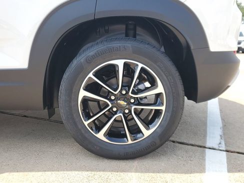 New 2026 Chevrolet TrailBlazer LT w/ Convenience Package FWD image 9