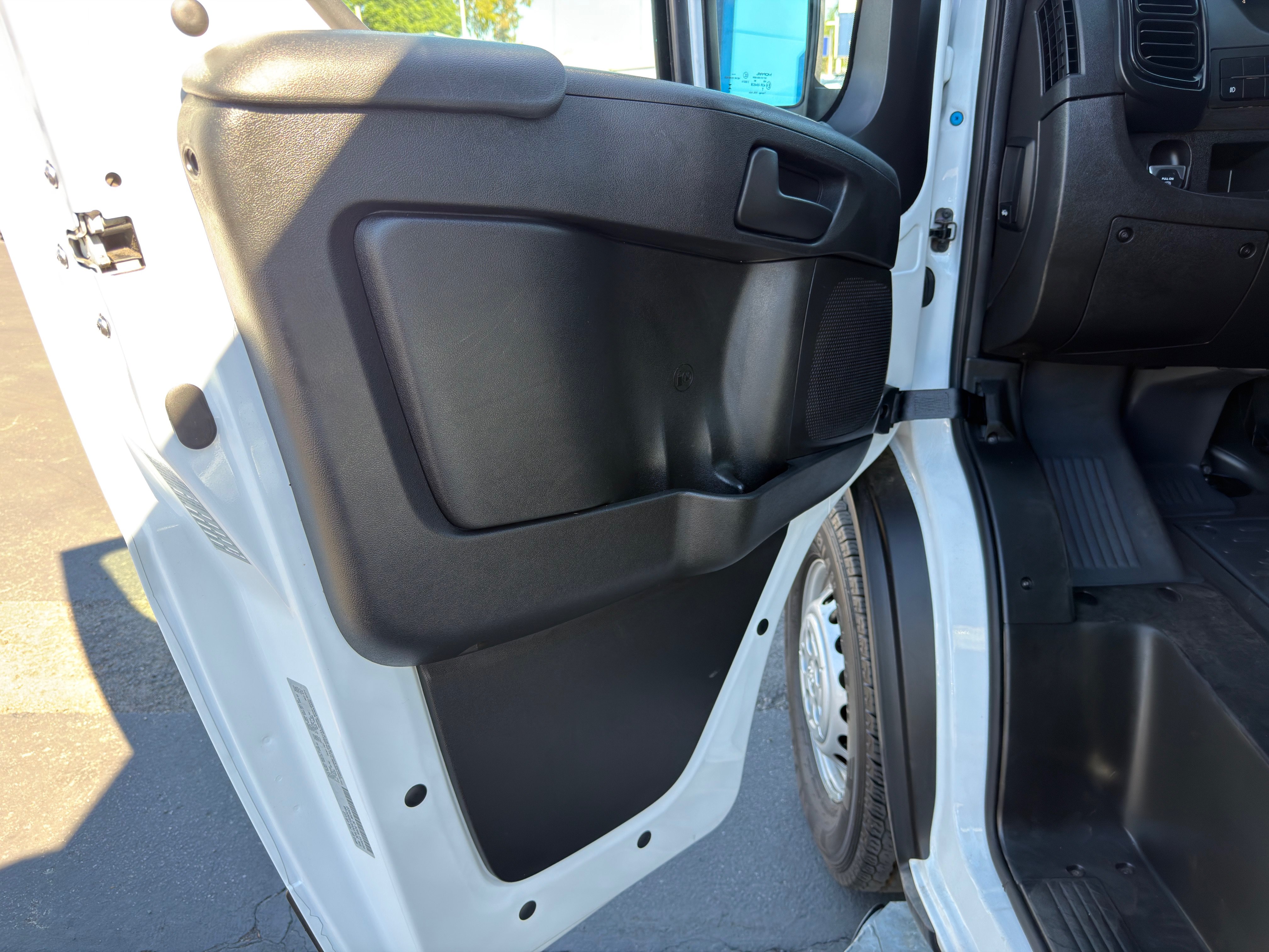Used 2025 RAM ProMaster 2500 w/ U-Haul Equipment Group FWD image 22