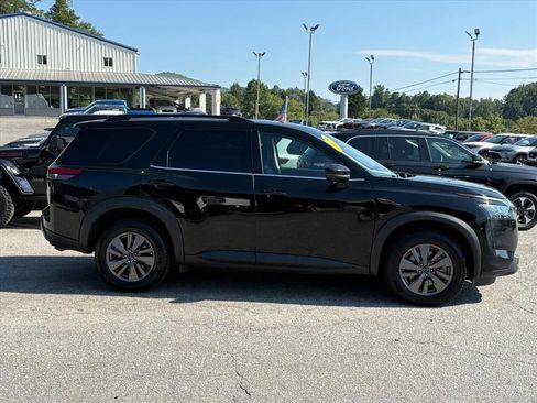 Used 2025 Nissan Pathfinder SV AWD/4WD image 3