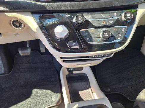 Used 2022 Chrysler Voyager LX FWD image 34