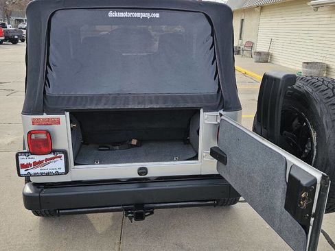 Used 2004 Jeep Wrangler SE image 16