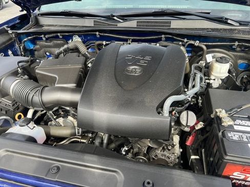 Certified 2022 Toyota Tacoma TRD Off-Road w/ Technology Package image 9